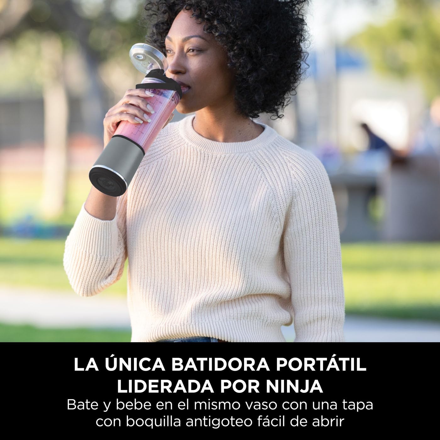 Ninja Blast Batidora portátil, Vaso de 530 ml con tapa antigoteo y boquilla para sorber, Minibatidora sin cable, recargable, smoothies, batidos de proteínas, pica hielo y frutas congeladas, BC151EUBK