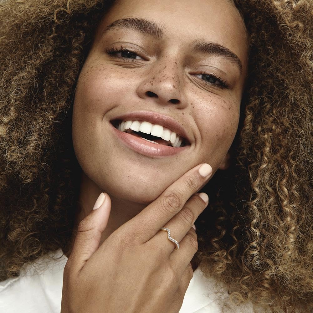Pandora Timeless - Anello Onda placcato in oro 14k, con pietre di zirconia cubica incolori