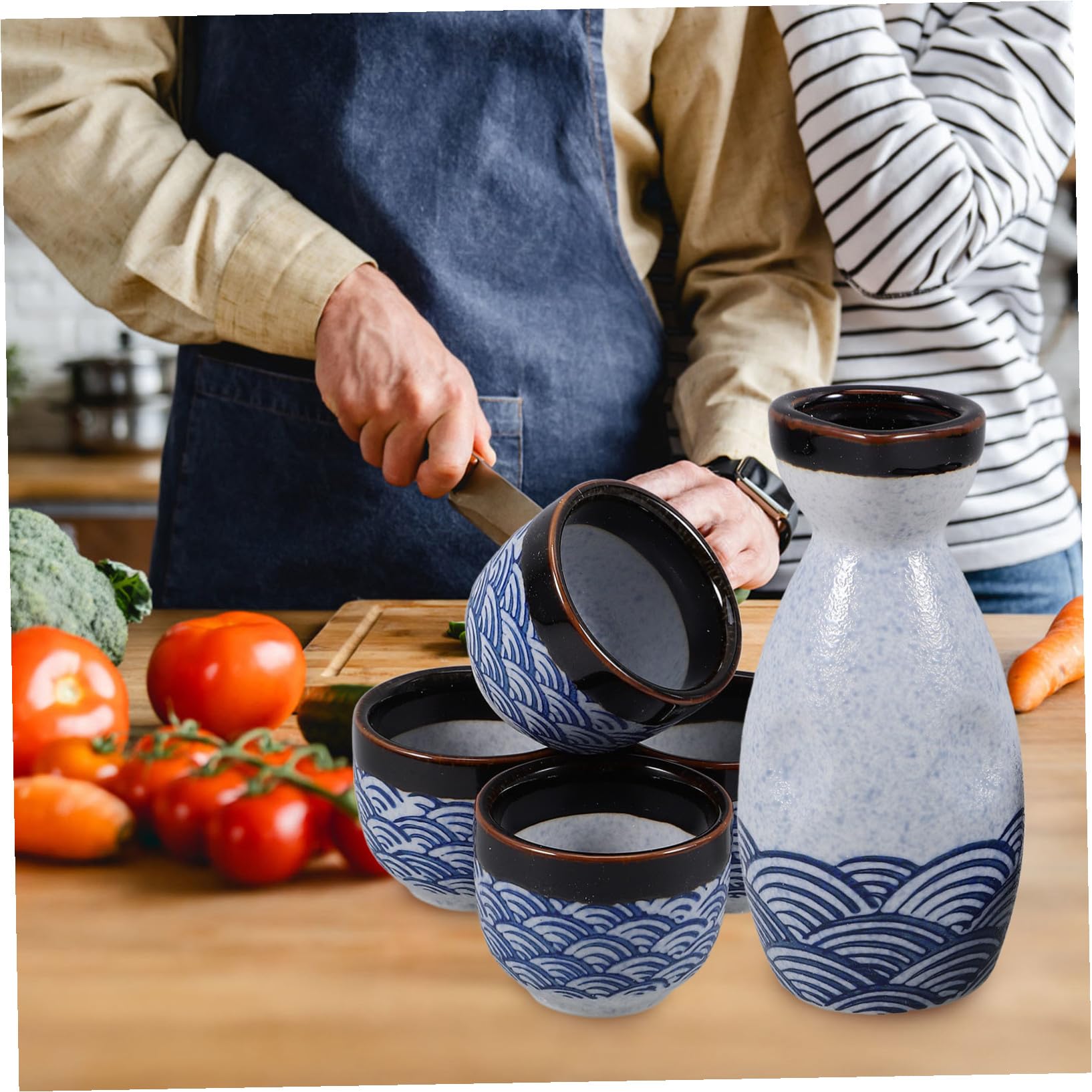 VILLCASE Set di Sake Giapponese in Ceramica 5 Pezzi Caraffa da 180ml e 4 Bicchieri da 35ml Design Semplice ed Elegante per Bar e Feste del Tè