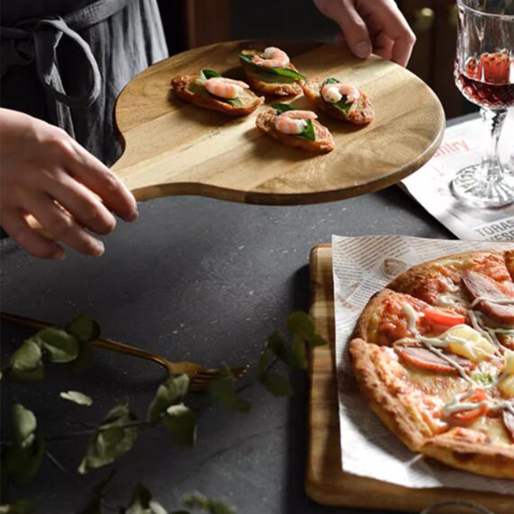 Tabla de madera para queso y pizza, tabla de cortar, bandeja de servir y tabla de embutidos con asa, perfecta para entretenimiento y presentación de alimentos