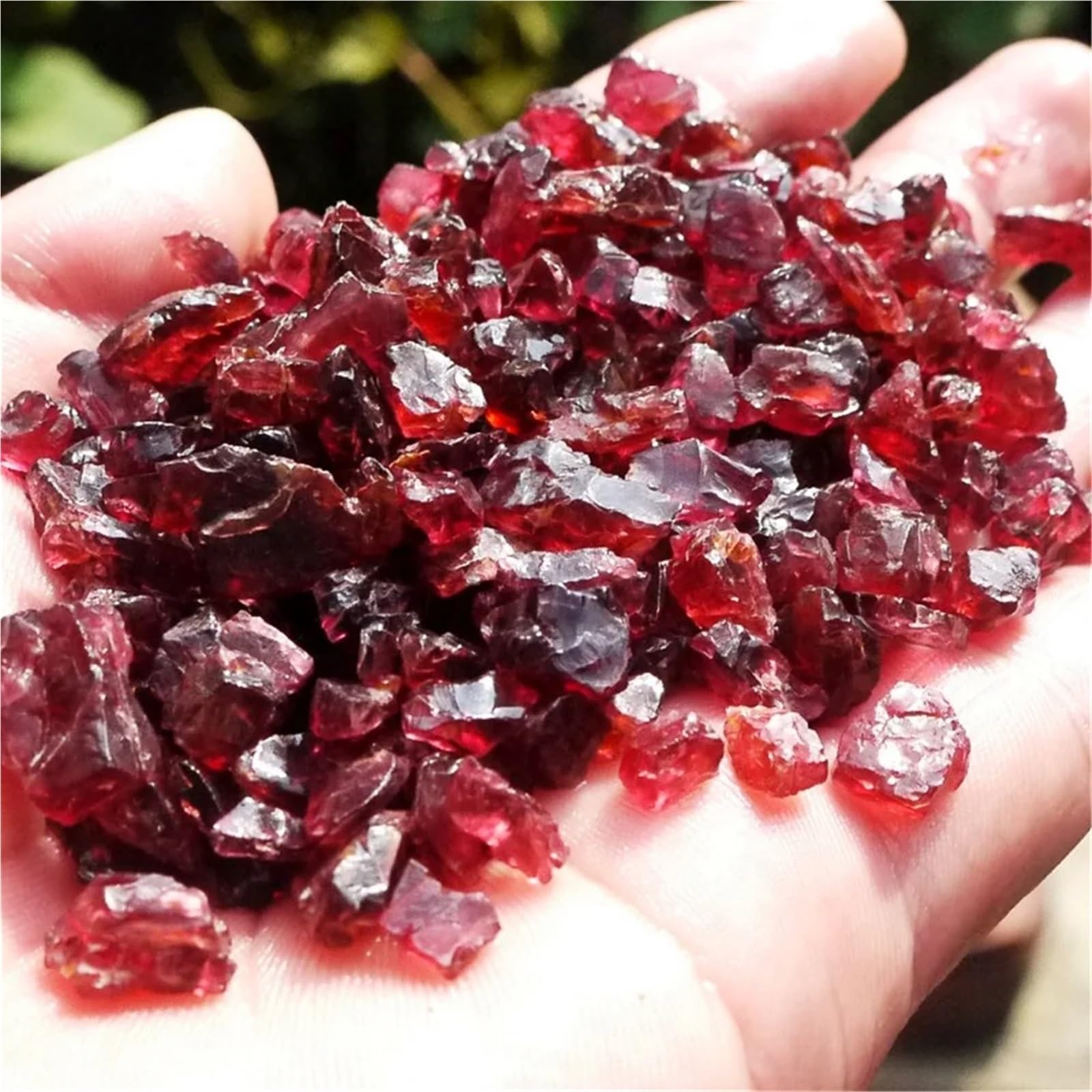 Deko Steine Steine Garten Roter Granat-Trommelquarz-Kristall, Kies, heilende Energie, raues Mineralexemplar, Garten- und Heimdekoration(50g)