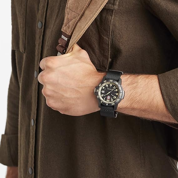 Luminox Leatherback SEA Turtle Giant XS.0333 Erkek Saati 44 mm - Askeri Saat Siyah Tarih İşlevi 100 m Suya Dayanıklı, Siyah, 44 mm, Spor