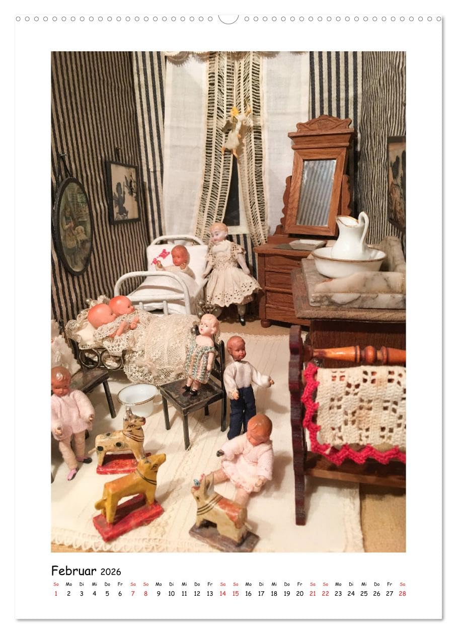 Alte Puppenzimmer (hochwertiger Premium Wandkalender 2026 DIN A2 hoch), Kunstdruck in Hochglanz: Das Puppenstubenspiel von früher - Erinnerungen werden wach. (CALVENDO Hobbys)