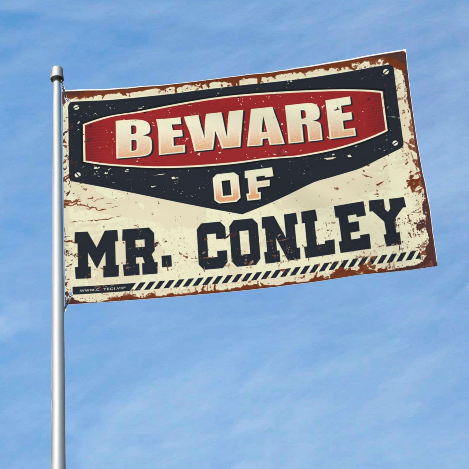 Drapeaux d'université Beware of Mr. Conley pour masquer un mur vide - 6