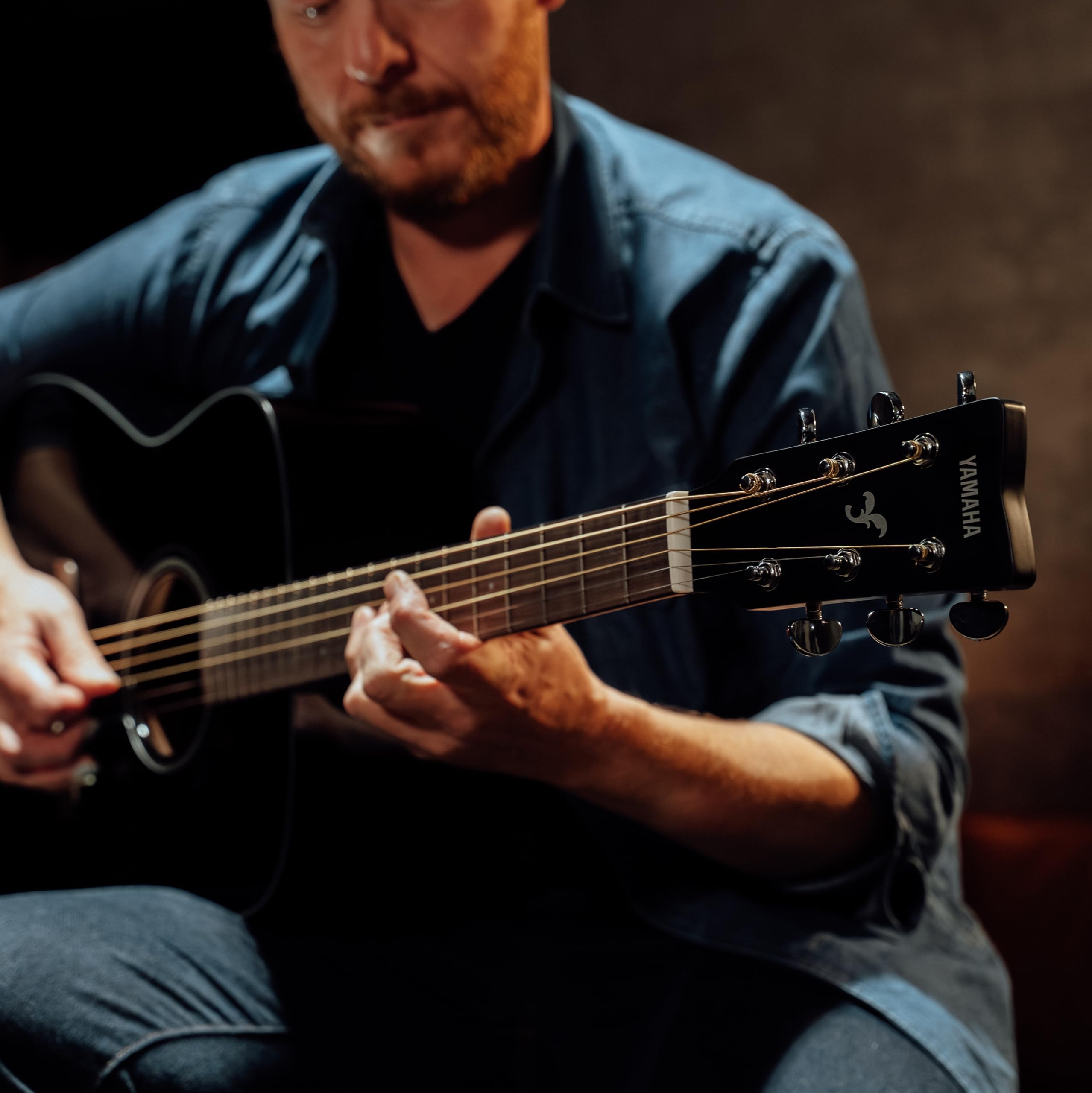 YAMAHA FG820 Chitarra Acustica – Corpo Dreadnought Full-Size, Scala 24,96″, Top in Abete Massello, Fondo e Fasce in Mogano, Tastiera in Palissandro, Corde in Acciaio – Nero