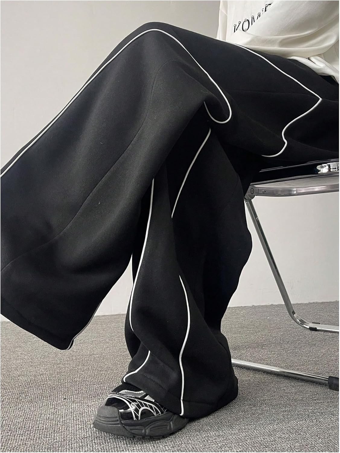 OYOANGLE Men's Contrast Side Cargo Pants Drawstring Elastic High Waist Long Pants Wide Leg Baggy Parachute Pants - Image 4