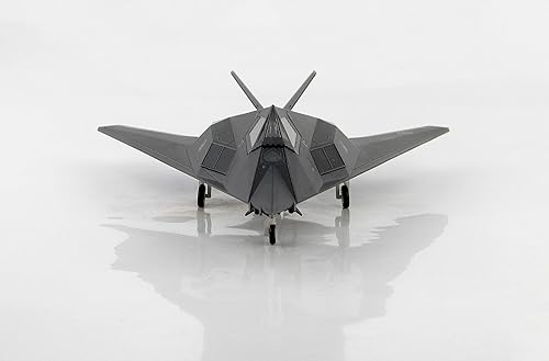 Miniatura 5 de Hobby Master Lockheed F-117A Nighthawk 85-831 con ilustraciones de Skunkworks en la parte inferior 1/72 fundido a presión modelo avión avión HM