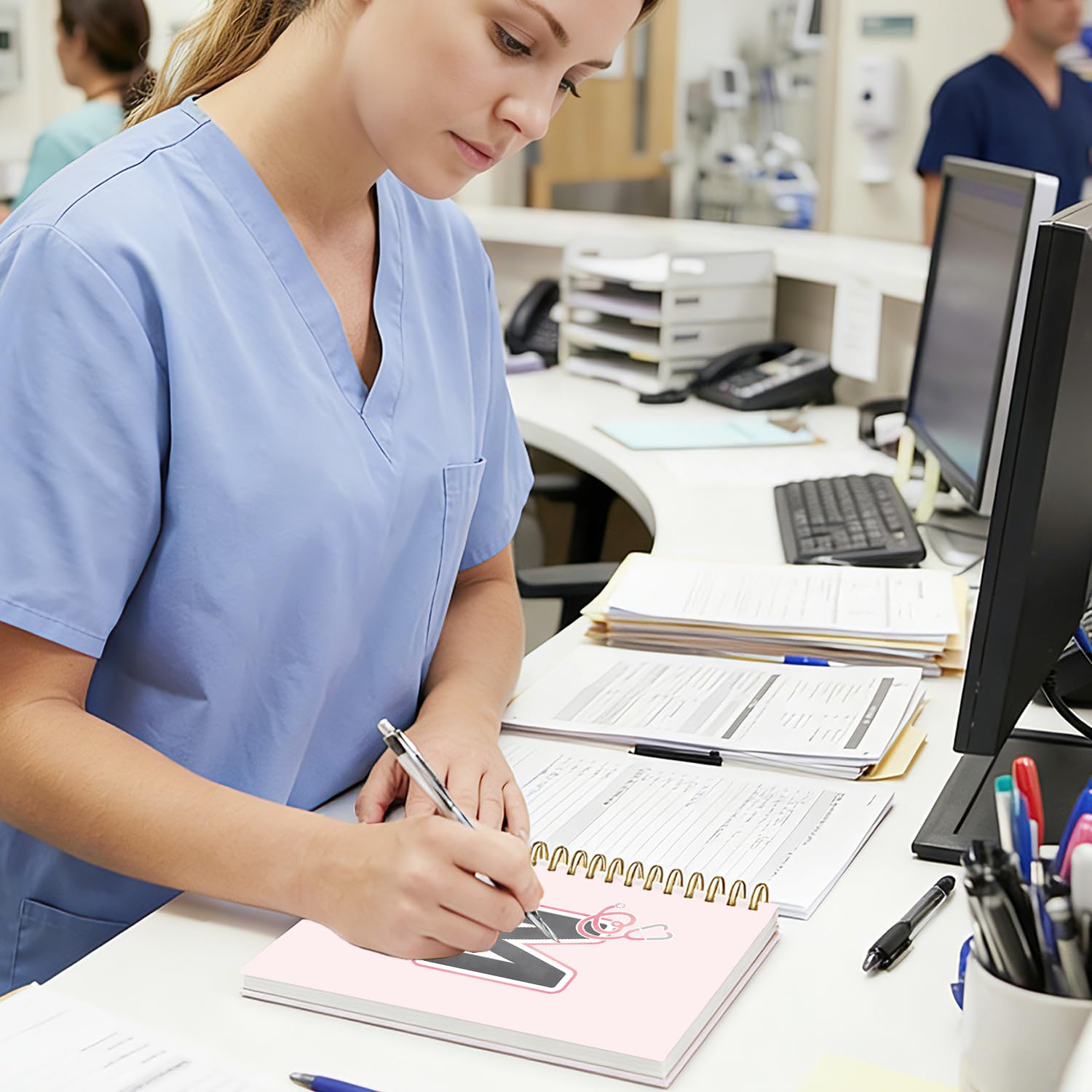 ICEWHITEY Personalisiertes Krankenschwester-Notizbuch mit Anfangsbuchstabe M, medizinisches Tagebuch, Geschenke für Krankenschwestern, Krankenpfleger, Krankenschwestern, Wochen-Geschenke, rosa