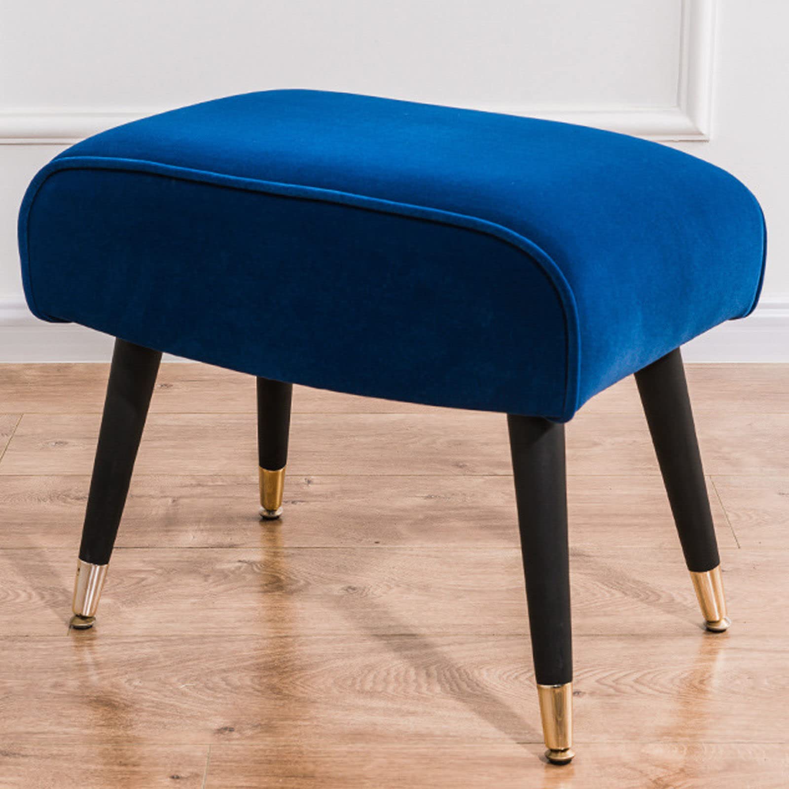 Tabouret repose-pieds rectangulaire pour optimiser l'espace du salon