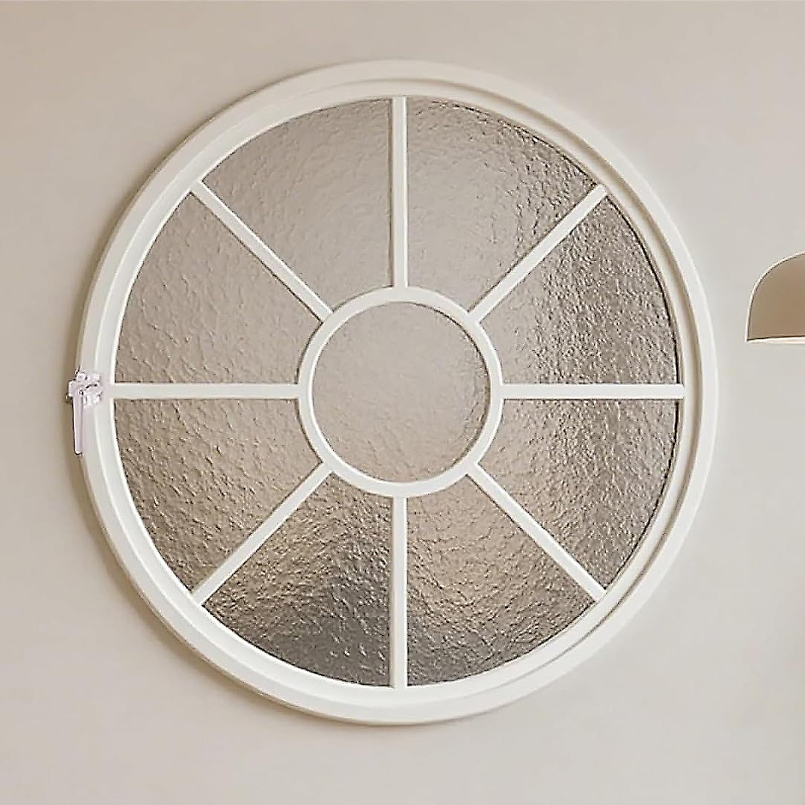 Ventana abatible pivotante para renovar la ventilación interior y ganar luz