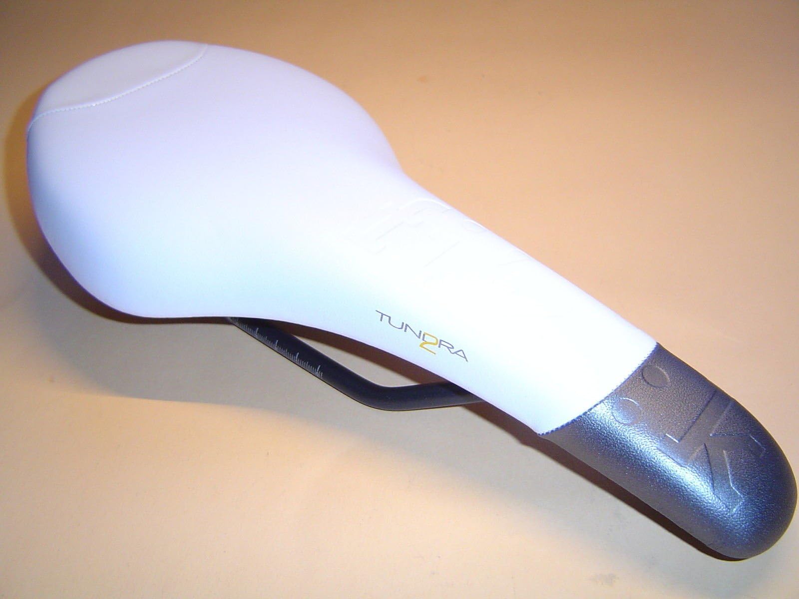 Fizik Tundra 2 MTB Road Bike Seat White Iron