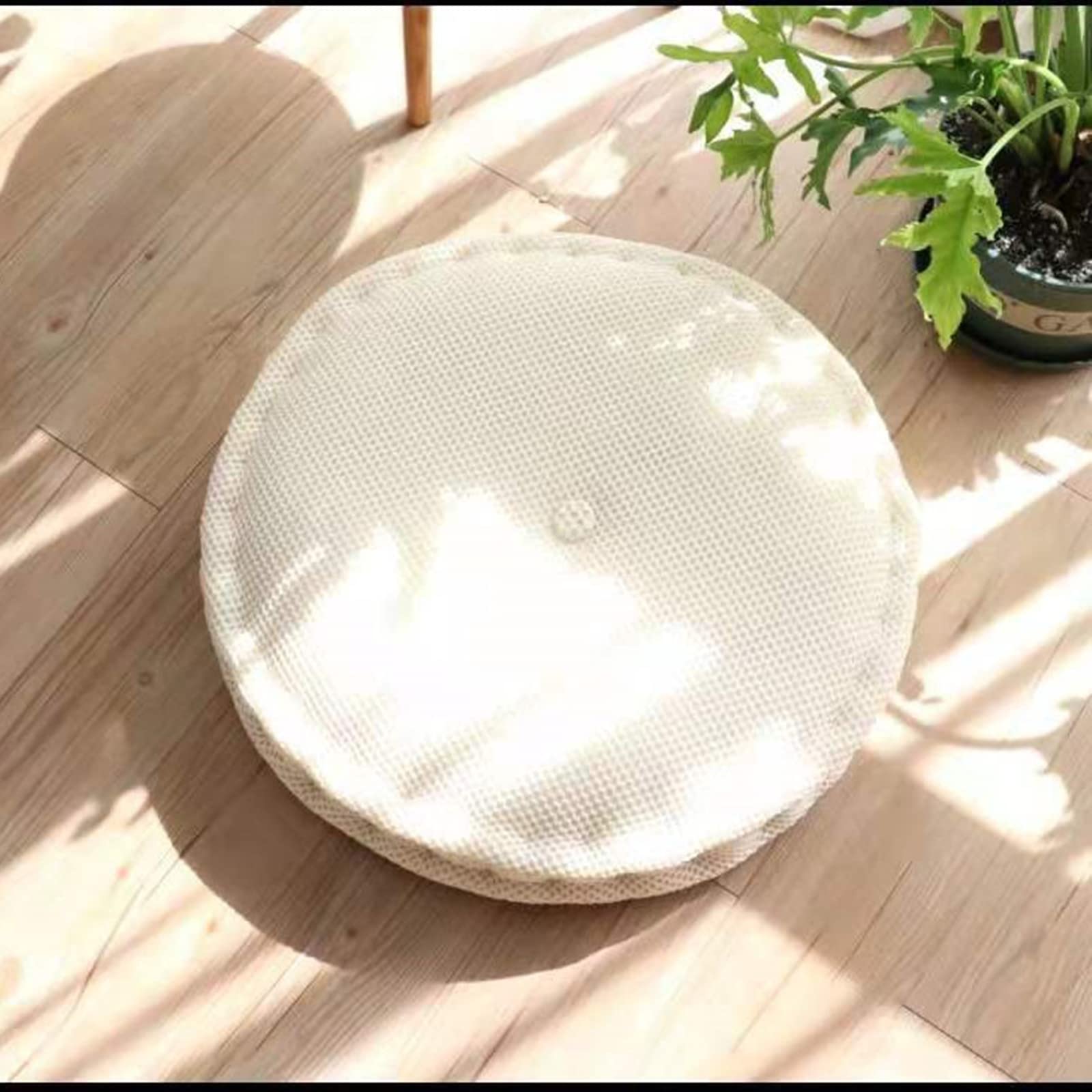 Coussin rond beige pour canapé et moments de détente au salon