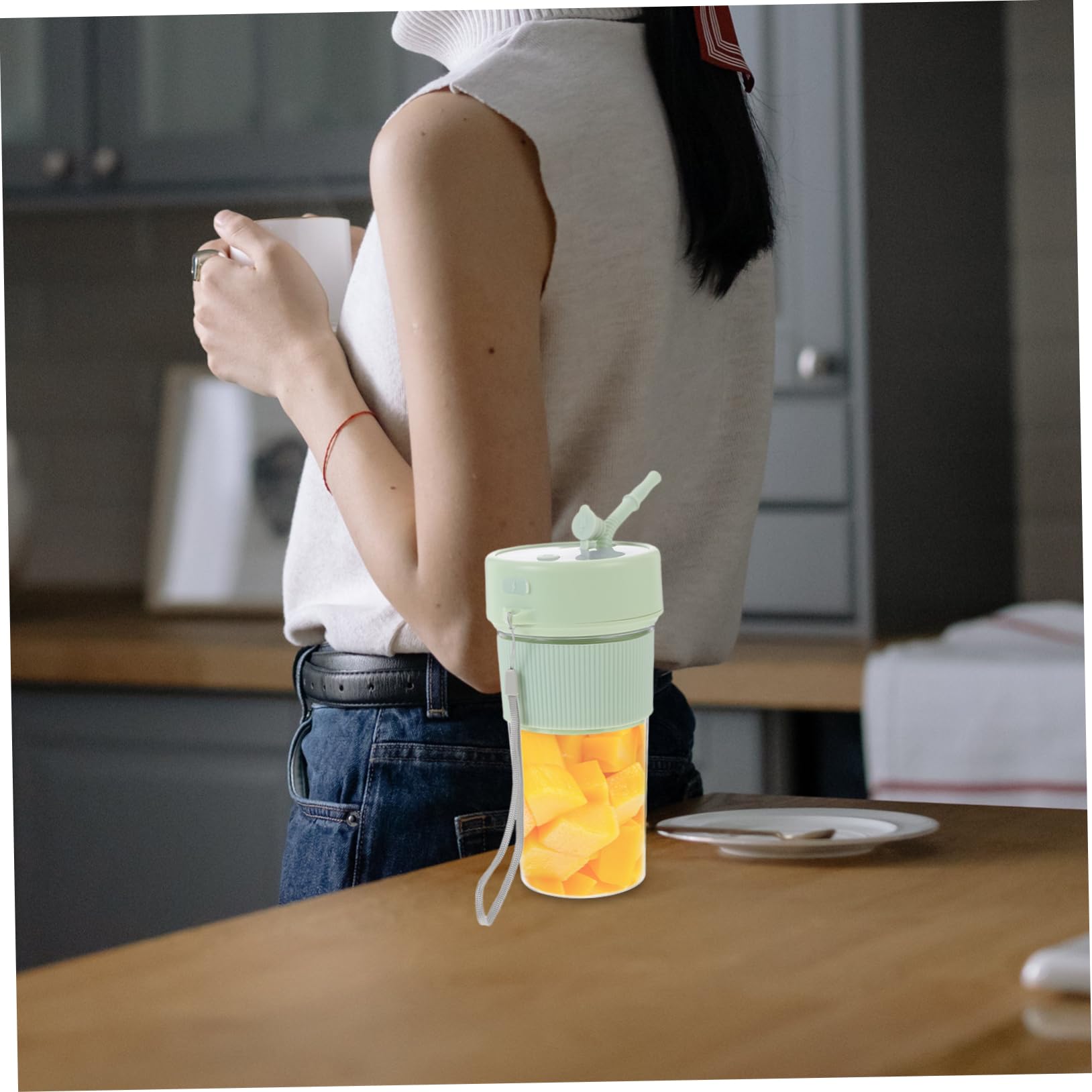 Toyvian Juicer Cup Rechargeable Smoothie Blender for Fresh Juice Go Leak Design for Travel Use Compact for Easy Carrying