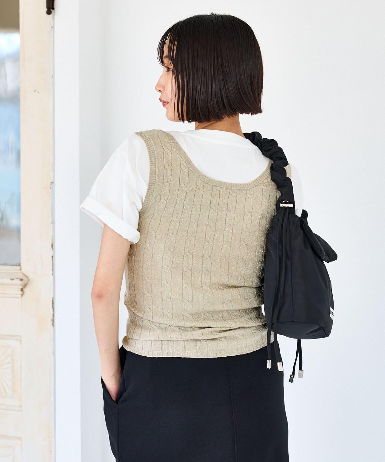ニット素材のソフトな肌触りと光沢感を表現した材質アップ画像