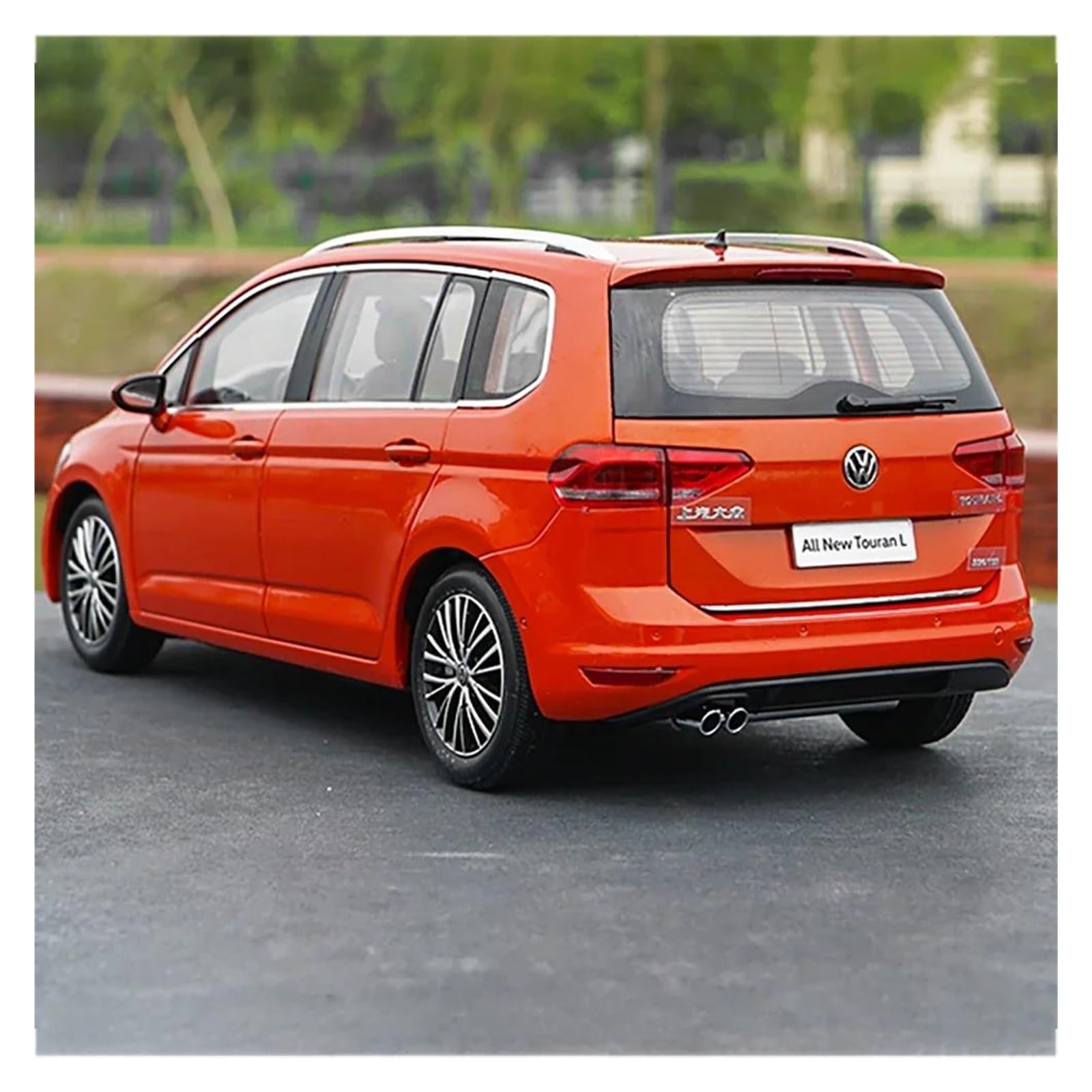 Metallo Scala Replica Collezione di decorazioni per la casa modello auto sportiva pressofusa SAIC VW Touran L in scala 1 18 Hobby Veicoli Giochi Set
