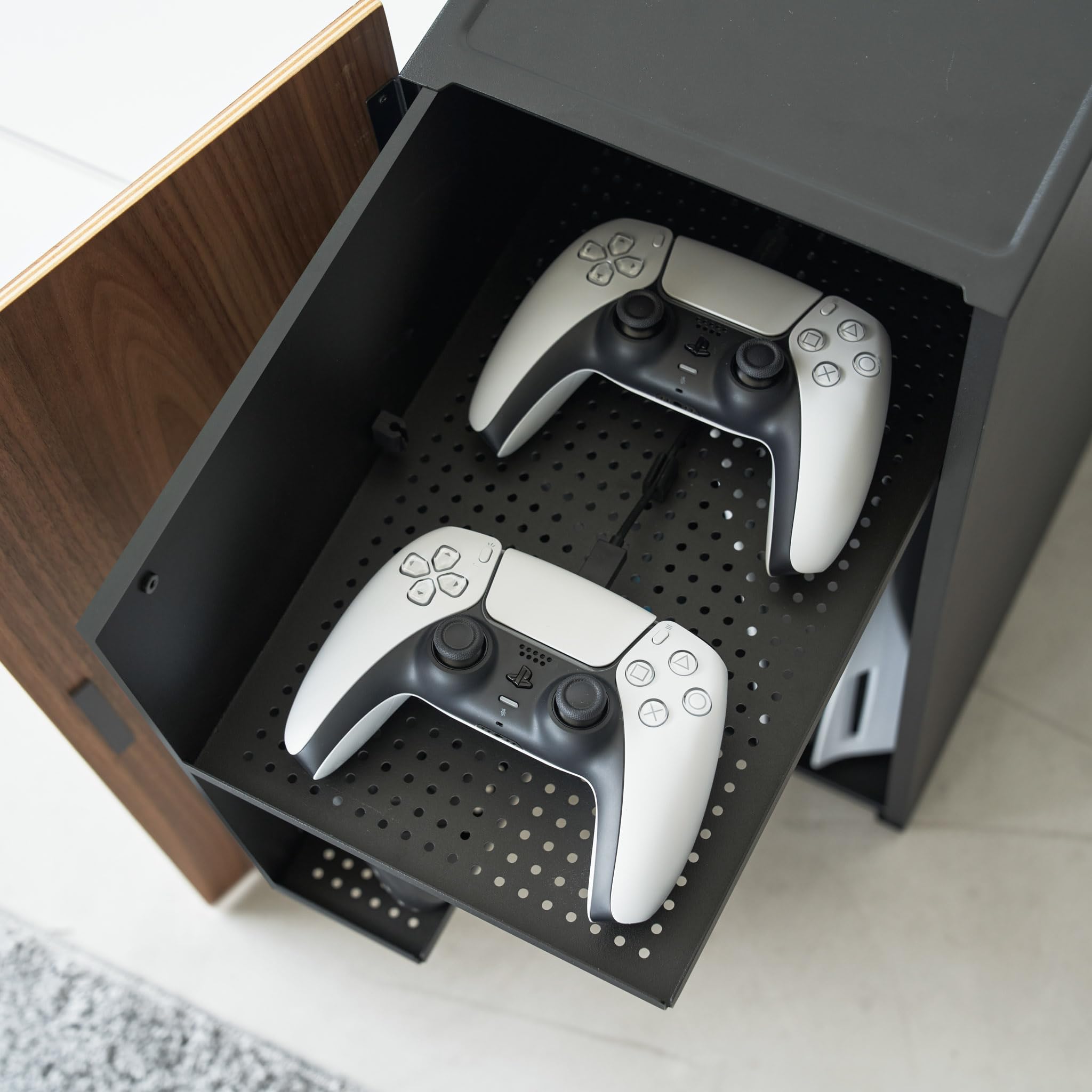 YAMAZAKI 2110 Tower Game Console Organizer, Black, Steel/Wood/Magnet/Silicone, 24.7 x 36.5 x 60.3 cm