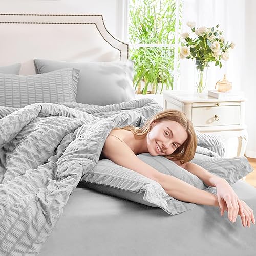 Miniatura 7 de CozyLux Juego completo de edredón de 7 piezas con sábanas, ropa de cama suave seersucker, edredón y fundas de almohada, sábana bajera, sábana