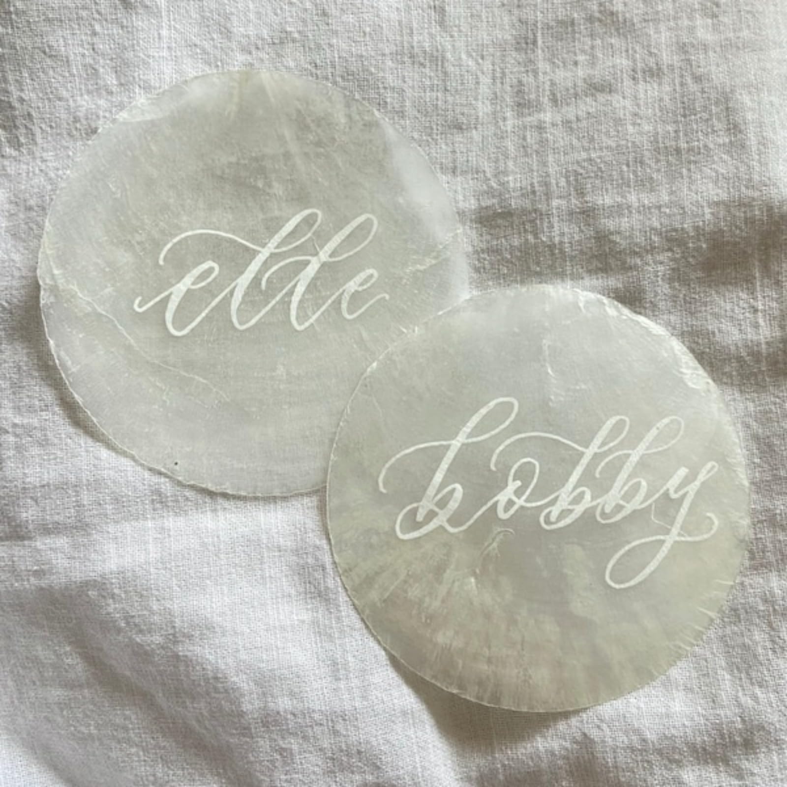Lot de 100 marque-places personnalisés en forme de coquillage pour décoration de table, marque-places de mariage, cadeaux de table pour anniversaire, mariage, remise de diplôme