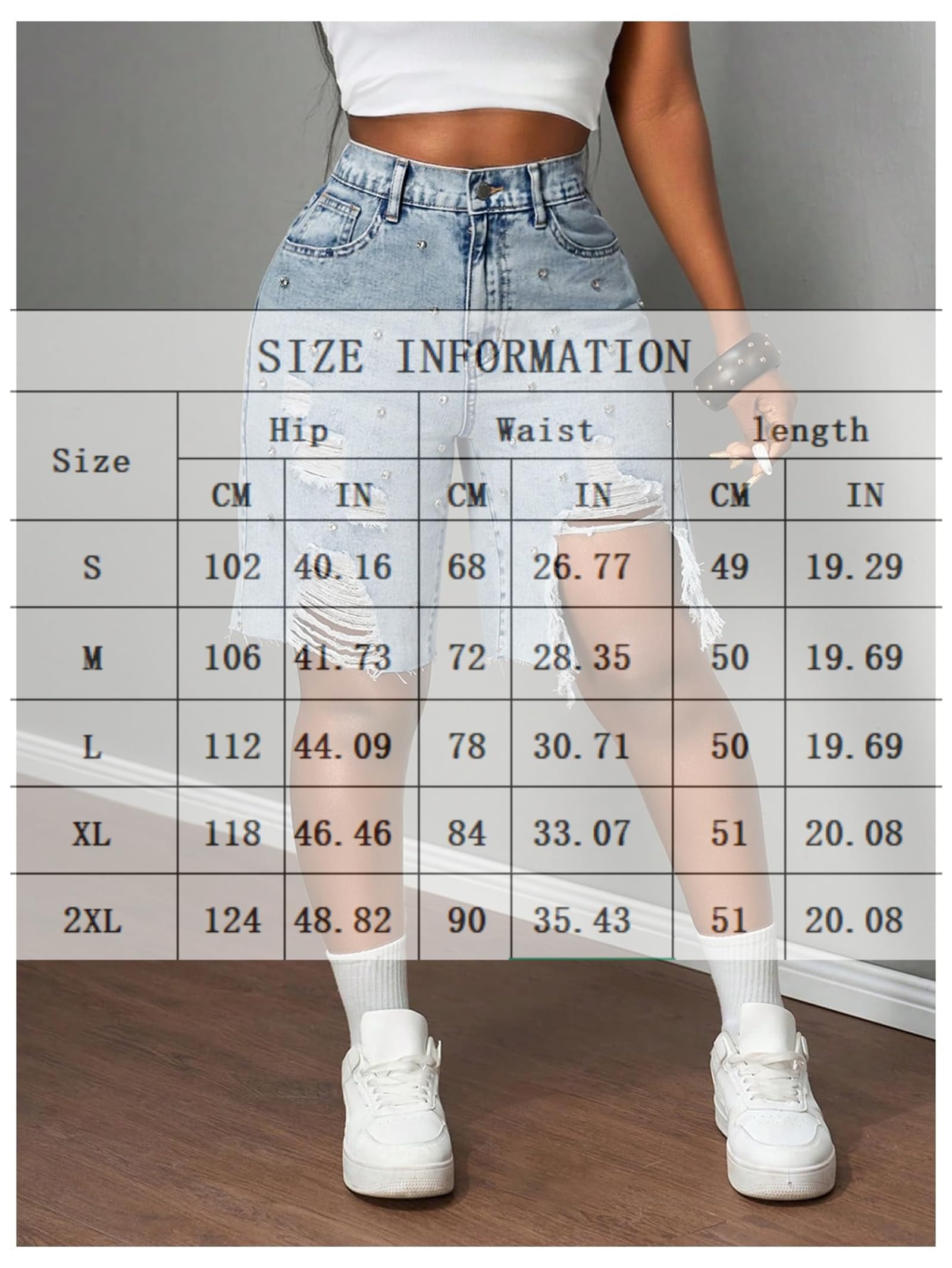 Generico Bermuda in Denim a Vita Alta da Donna, Stile Y2K con Strappi, Borchie, Orlo Sfrangiato e Perline Scintillanti; Taglio Dritto e Lunghezza al Ginocchio