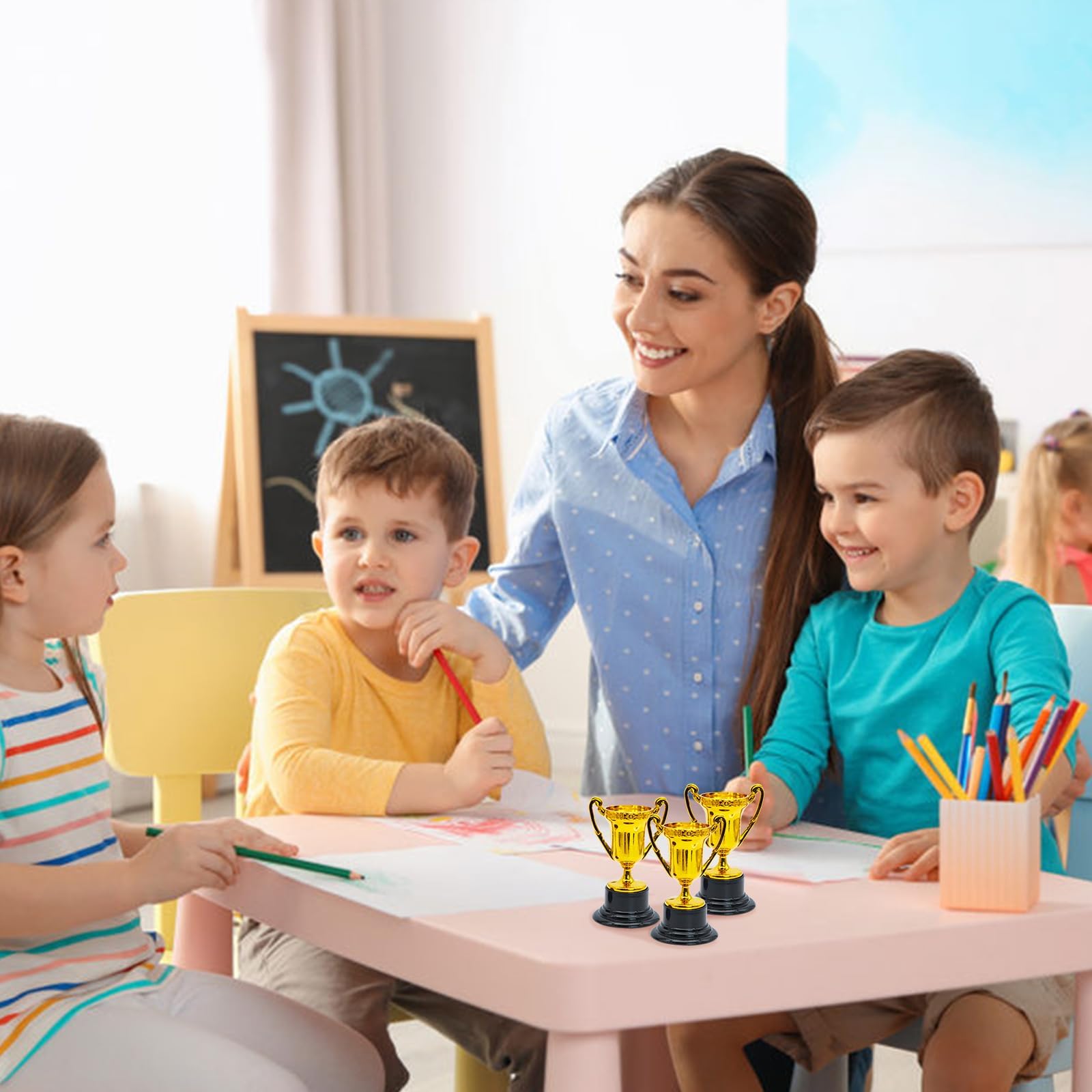 12Pcs Trophées Dorés pour Enfants, Mini Trophées, Trophées Vainqueur des Tournois Sportifs, pour Tournois Sportifs, Compétitions, Fêtes