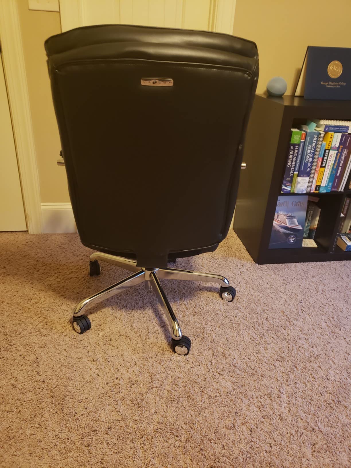 46/mo Finance LaZBoy Sutherland Quilted Leather Executive Office