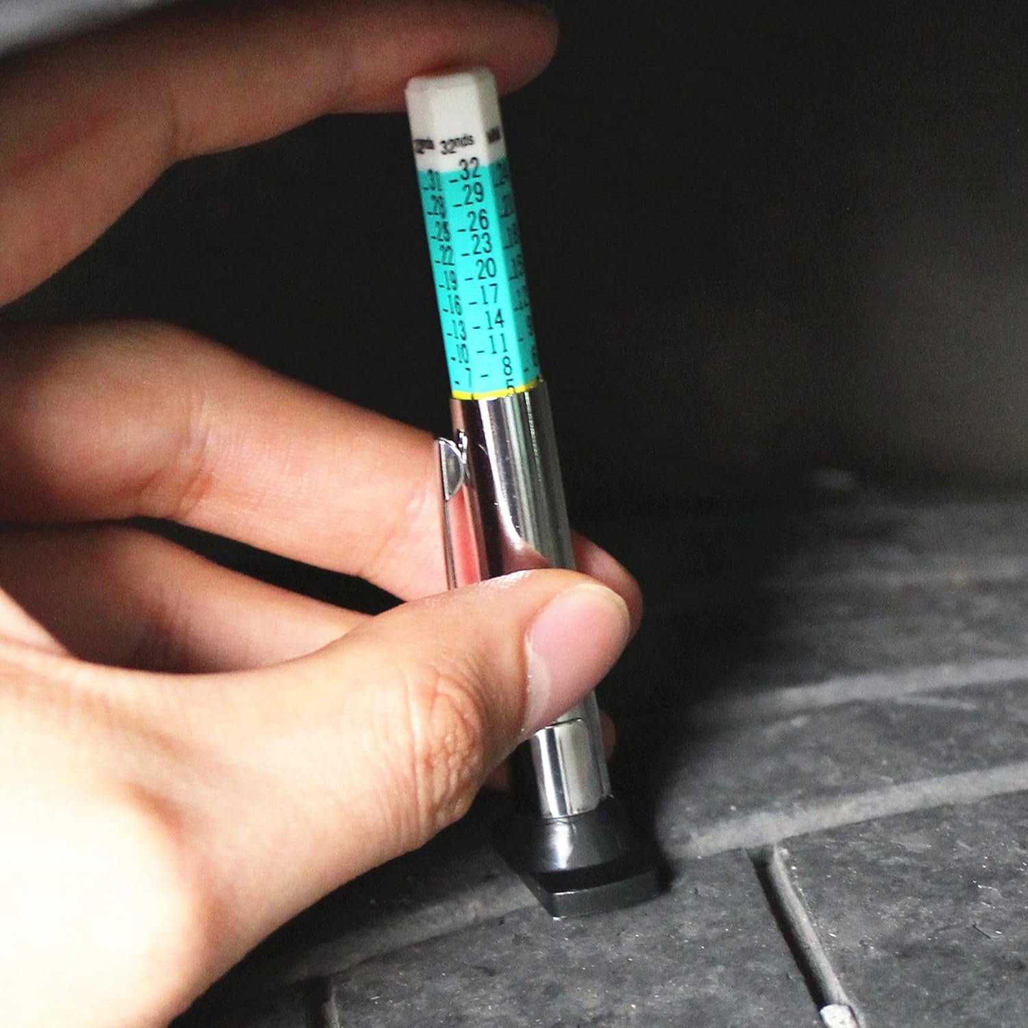 Tire Tread Depth Gauge Meter Auto Tire Wear Detection Measuring Tool (Green)