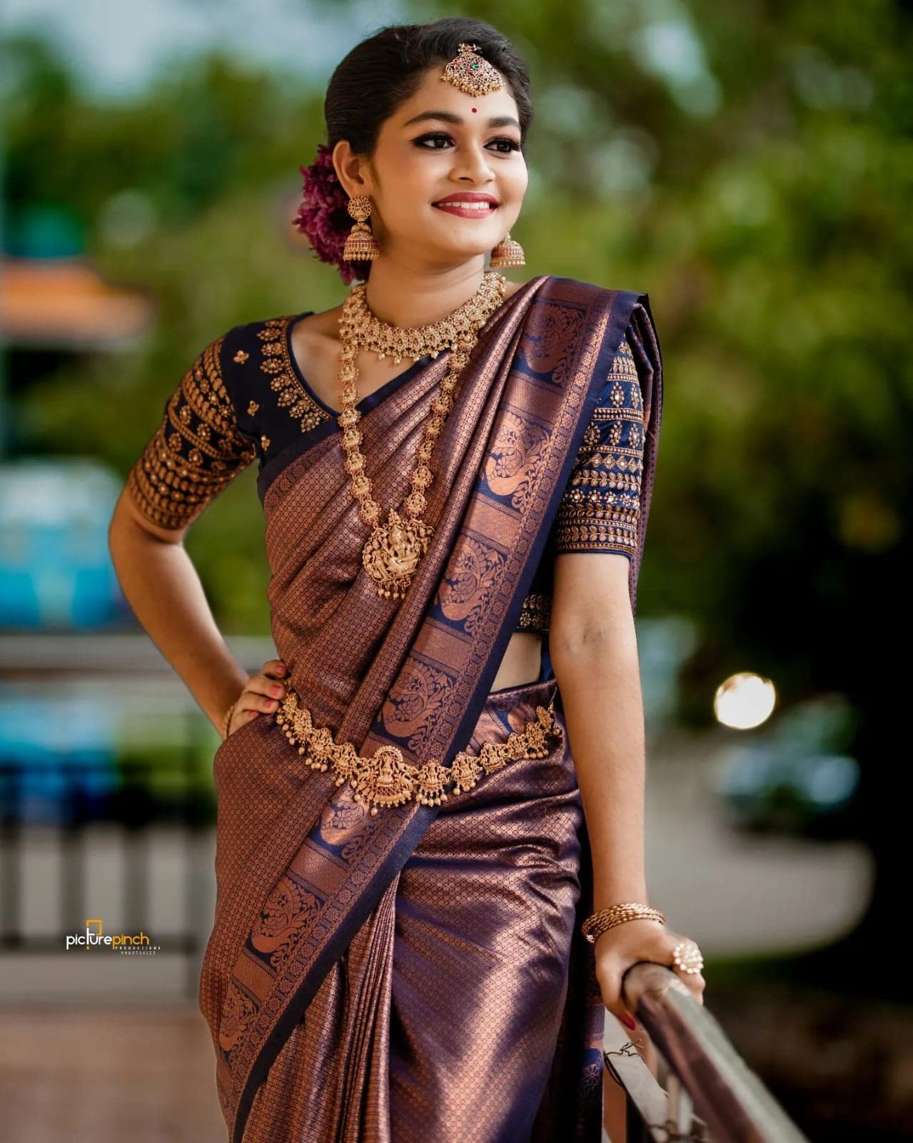 SGF11- Women's Kanjivaram Zari Woven Soft Silk Saree With Blouse Piece (Dark Blue) product image 2