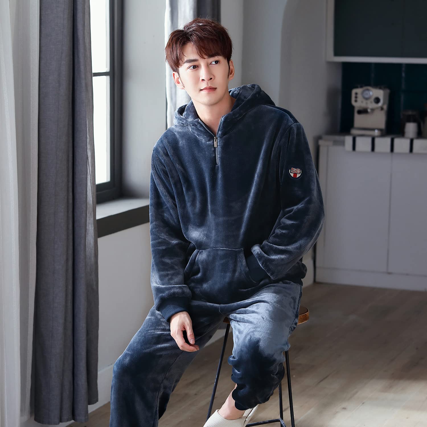 メンズ向けのモコモコパジャマ｜人気ブランドのルームウェアのおすすめランキング｜キテミヨ-kitemiyo- [KOSIKINI] パジャマ メンズ 冬 ルームウェア  モコモコ 部屋着 もこもこ パジャマ メンズ セットアップ 寝巻き 冬 服 [KOSIKINI] パジャマ メンズ 冬 ルームウェア ... [KOSIKINI] ルームウェア メンズ 上下セット 長袖 パジャマ もこもこ 暖かい 防寒 無地 部屋着 フード付き 裏起毛 ナ