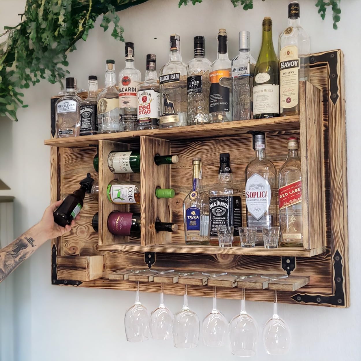 weeco Holzregal Hausbar zum Hängen - Handgemacht Rustikale Stil Wand Bar Flaschenregal Holz - Weinbar Regal Geschenk für männer - Hölzernes 3D-Bild Schnapsbar