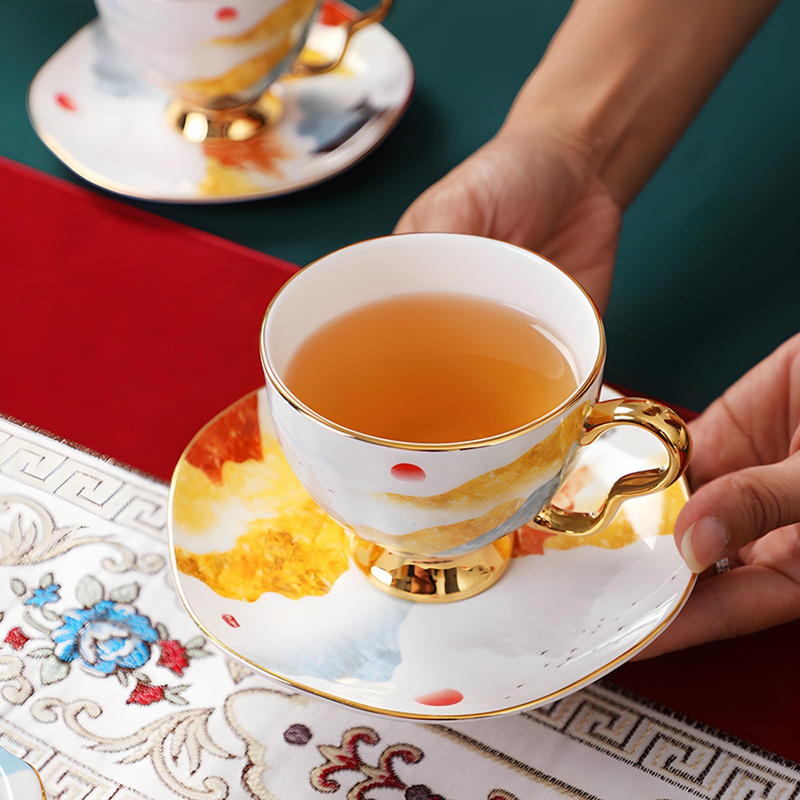 Filiżanka do kawy z porcelany kostnej ze spodkiem złotą krawędzią | Do domu Office Cafe: Filiżanka do kawy z porcelany kostnej ze złotą krawędzią i spodkiem