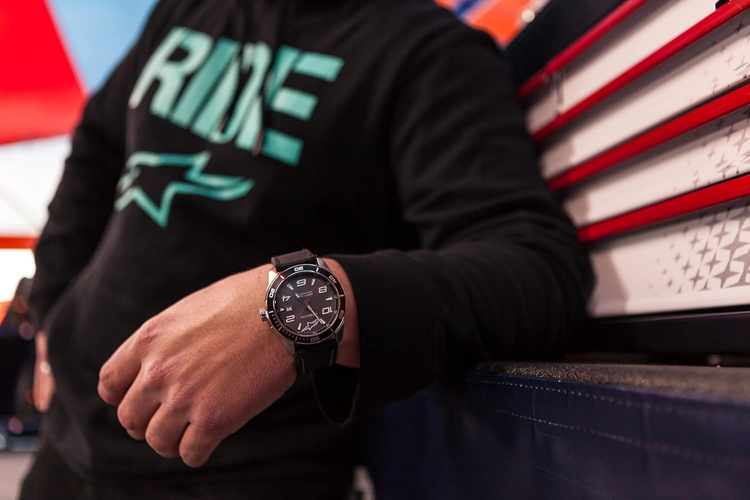 Alpinestars Orologio da Uomo | Movimento Giapponese analogico al quarzo | Cassa in acciaio Inossidabile 45 mm | Impermeabile fino a 100 metri |Cinturino Integrato in silicone Alpinestars Orologio da Uomo | Movimento Giapponese analogico al quarzo | Cassa in acciaio Inossidabile 45 mm | Impermeabile fino a 100 metri |Cinturino Integrato in silicone