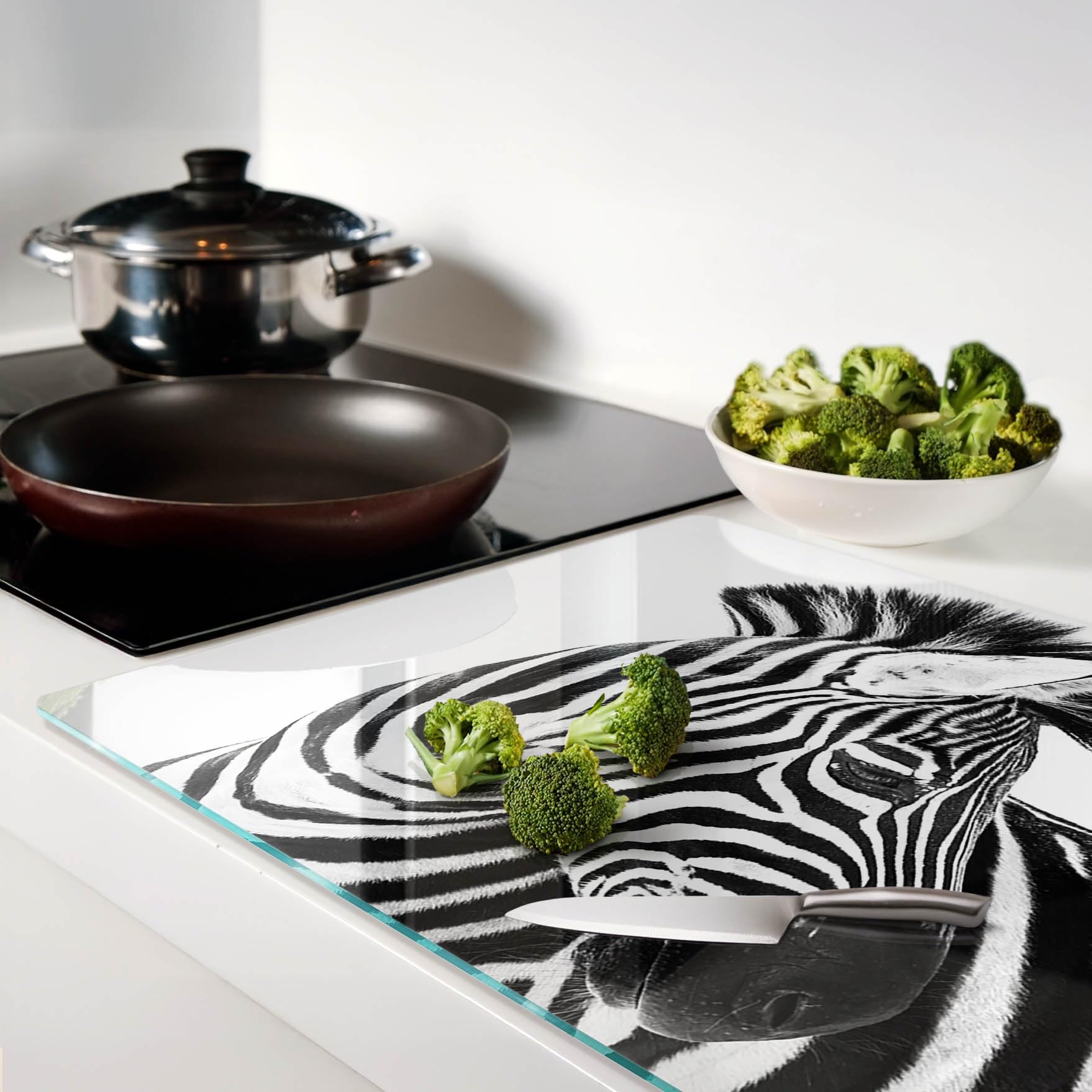 Tagliere in Vetro Temperato 80x52 cm Durevole e Igienico Antigraffio Facile da Pulire con Piedini Antiscivolo Rettangolare Resistente al Calore da Cucina con Stampe - Zebra nella neve