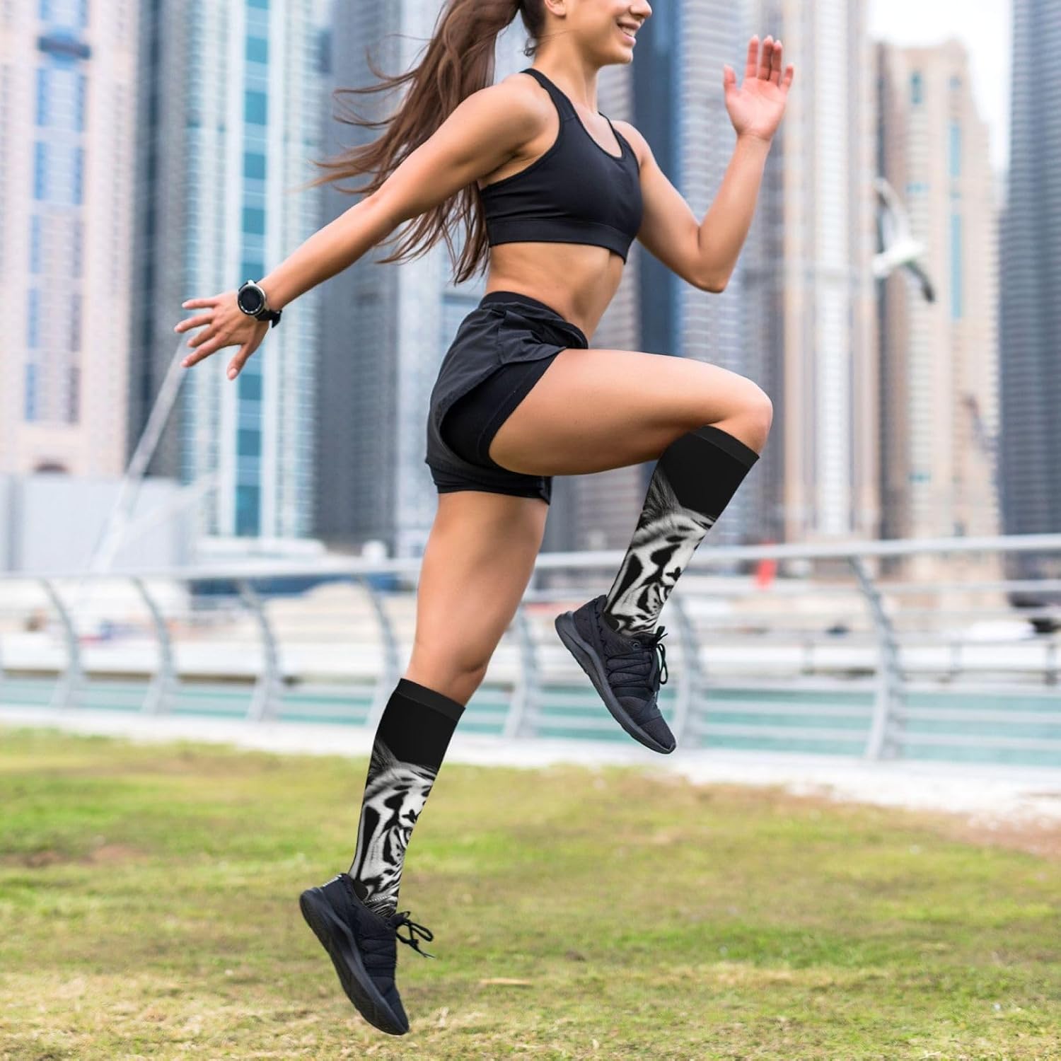 Black And White Tiger Compression Socks For Women Men 15-20mmhg Graduated Support Circulation Knee High Socks For Nurses Athletic