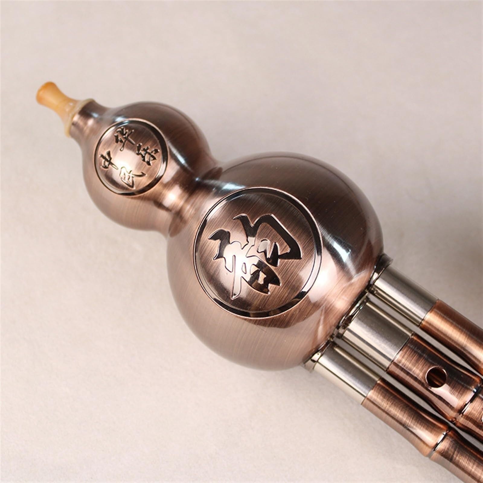 Hulusi Dreiklangflöte Performance Ethnisches Blasinstrument C Tonart/B Flaches chinesisches traditionelles Instrument Professionelles Hulusi(C Key)