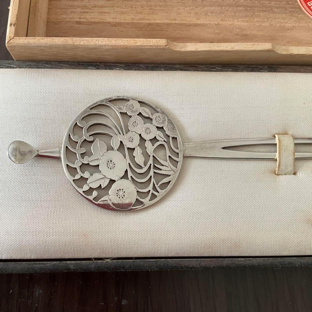 銀かんざし 花と波の模様 オリジナル箱入り 銀かんざし 花と波 模様