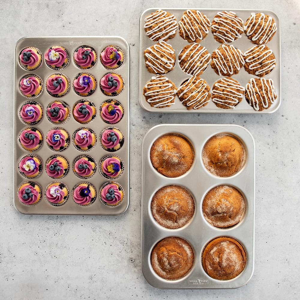 Nordic Ware Naturals mała foremka do muffinek - srebrna