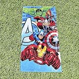 Esta toalla personalizada con un original dibujo de los personajes AVENGERS es adecuada tanto para la playa como para la piscina o cualquier divertida actividad