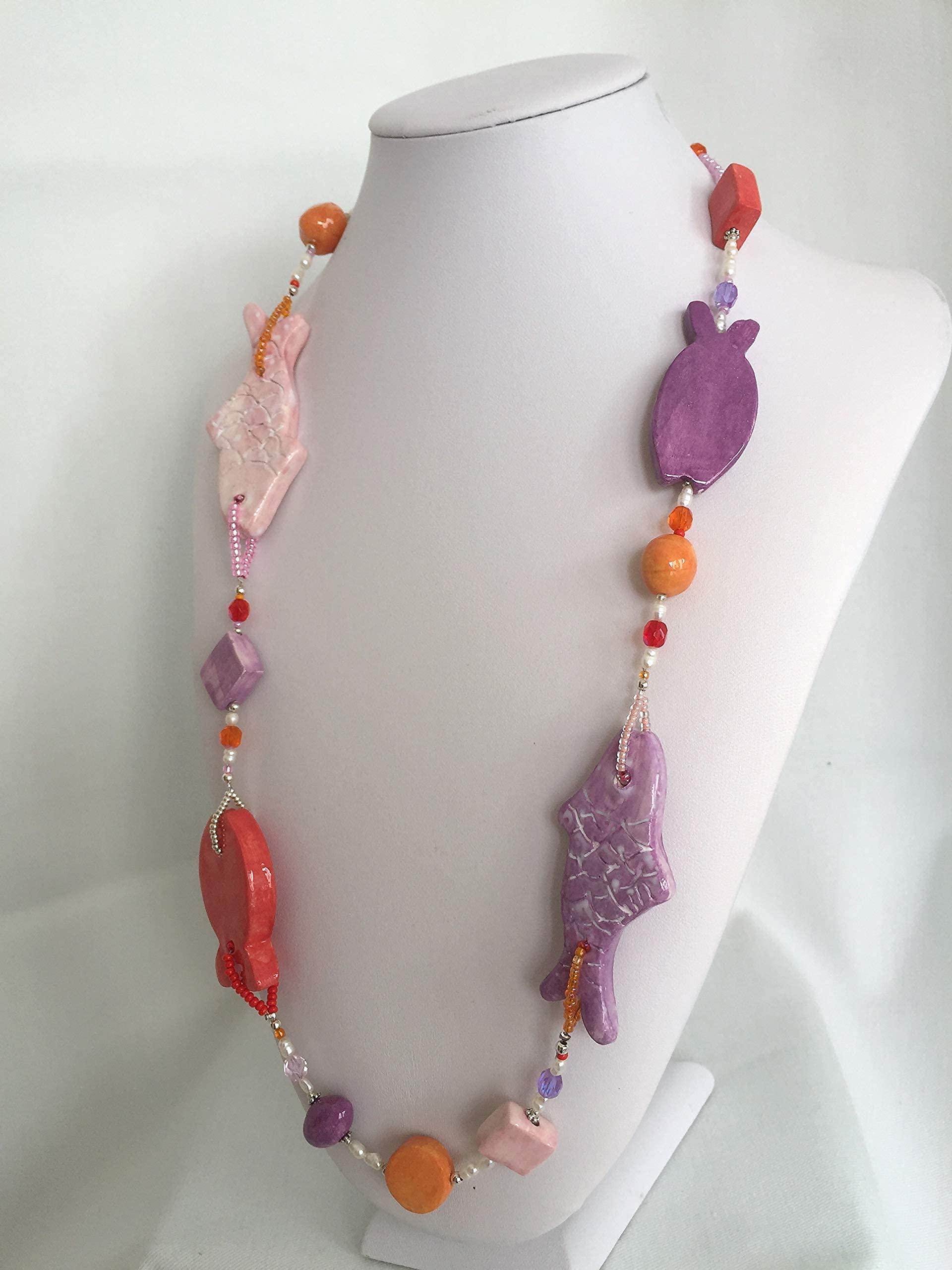Gioielli d'Artista di Chiara Bo Collana Viola Rossa con pesci in ceramica MARTINICA