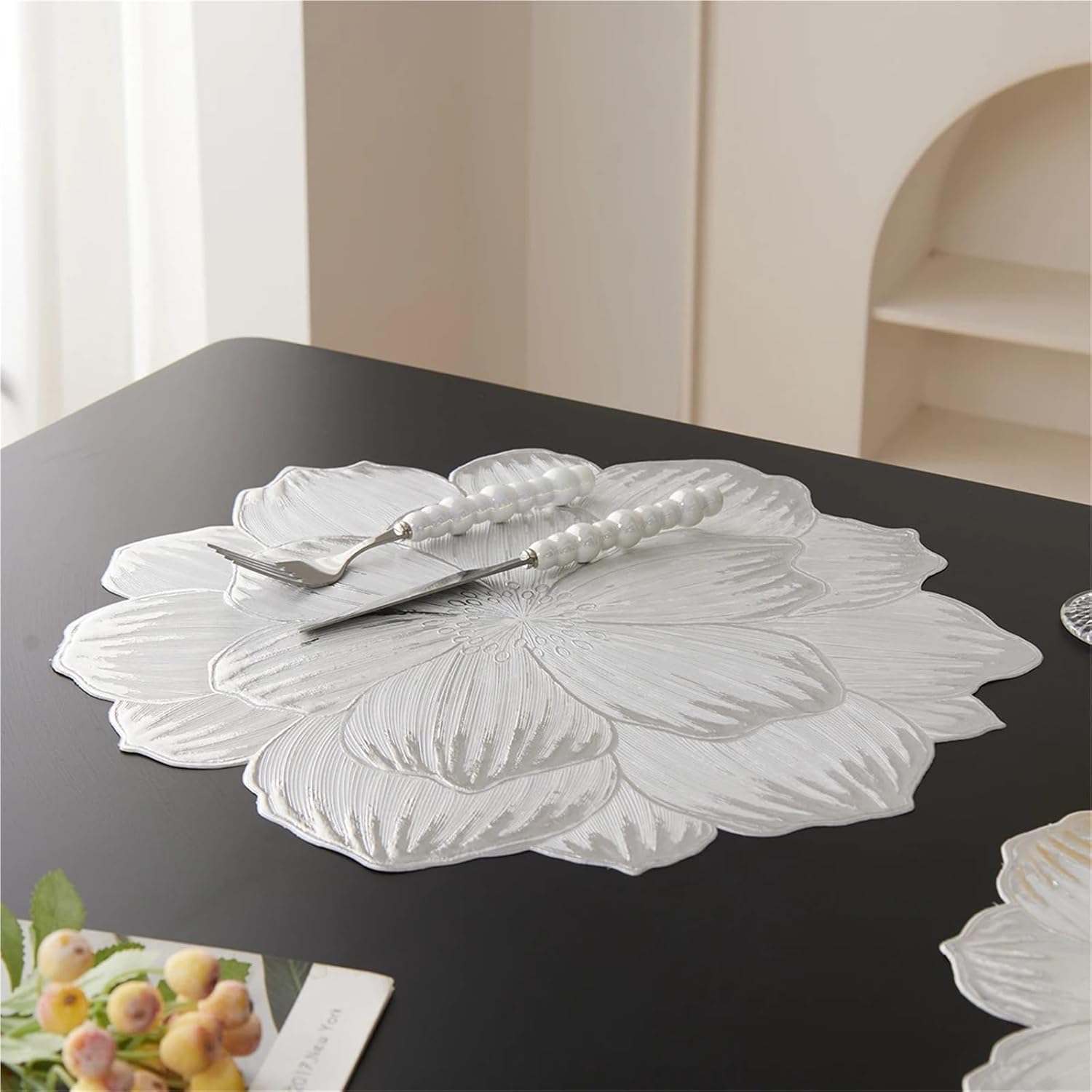 Set of 4 Waterproof PVC Round Dining Table Mats Placemat for Dining Table Kitchen Accessories(Silver)