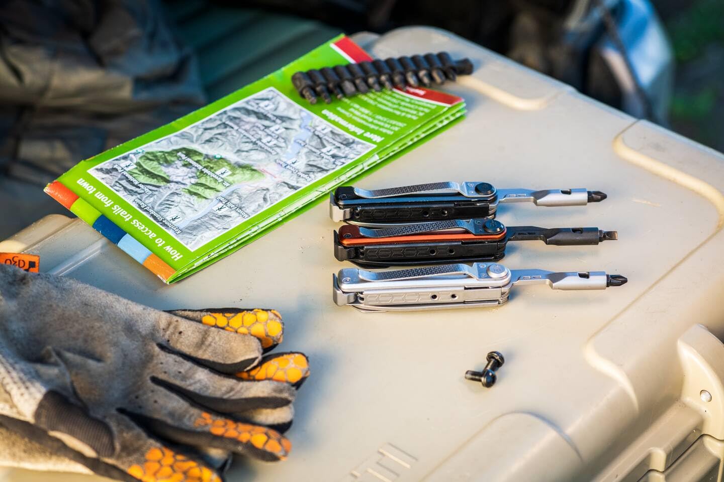 Gerber Scyzoryk z 8 funkcjami, narzędzie wielofunkcyjne z gładkim ostrzem, śrubokręt z wymienną końcówką, ArmBar Trade, srebrny, stal nierdzewna/aluminium, 1064416