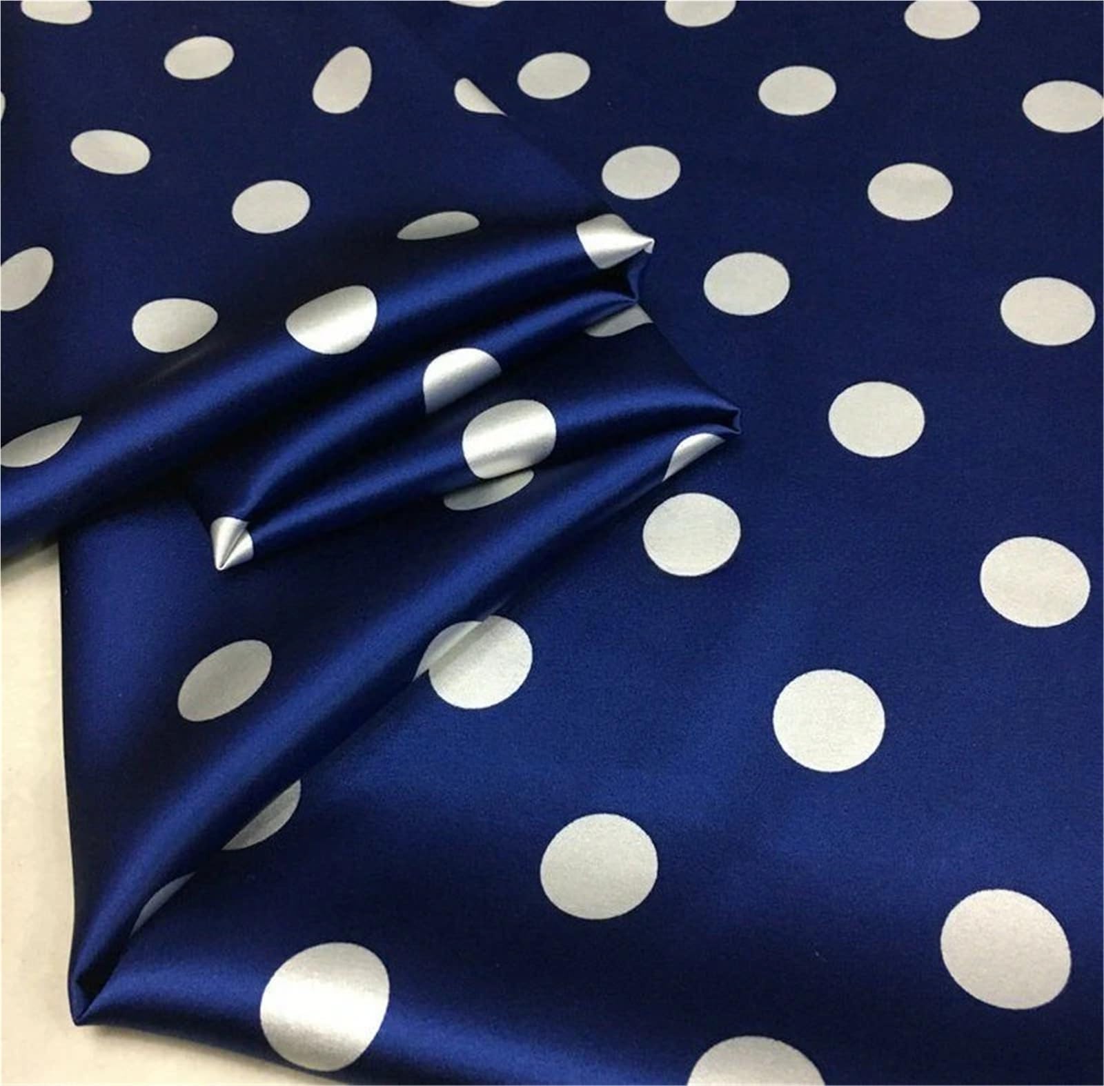 Tela de lunares Tela de vestido camisero satén seda elástica con estampado lunares redondos fondo azul clásico
