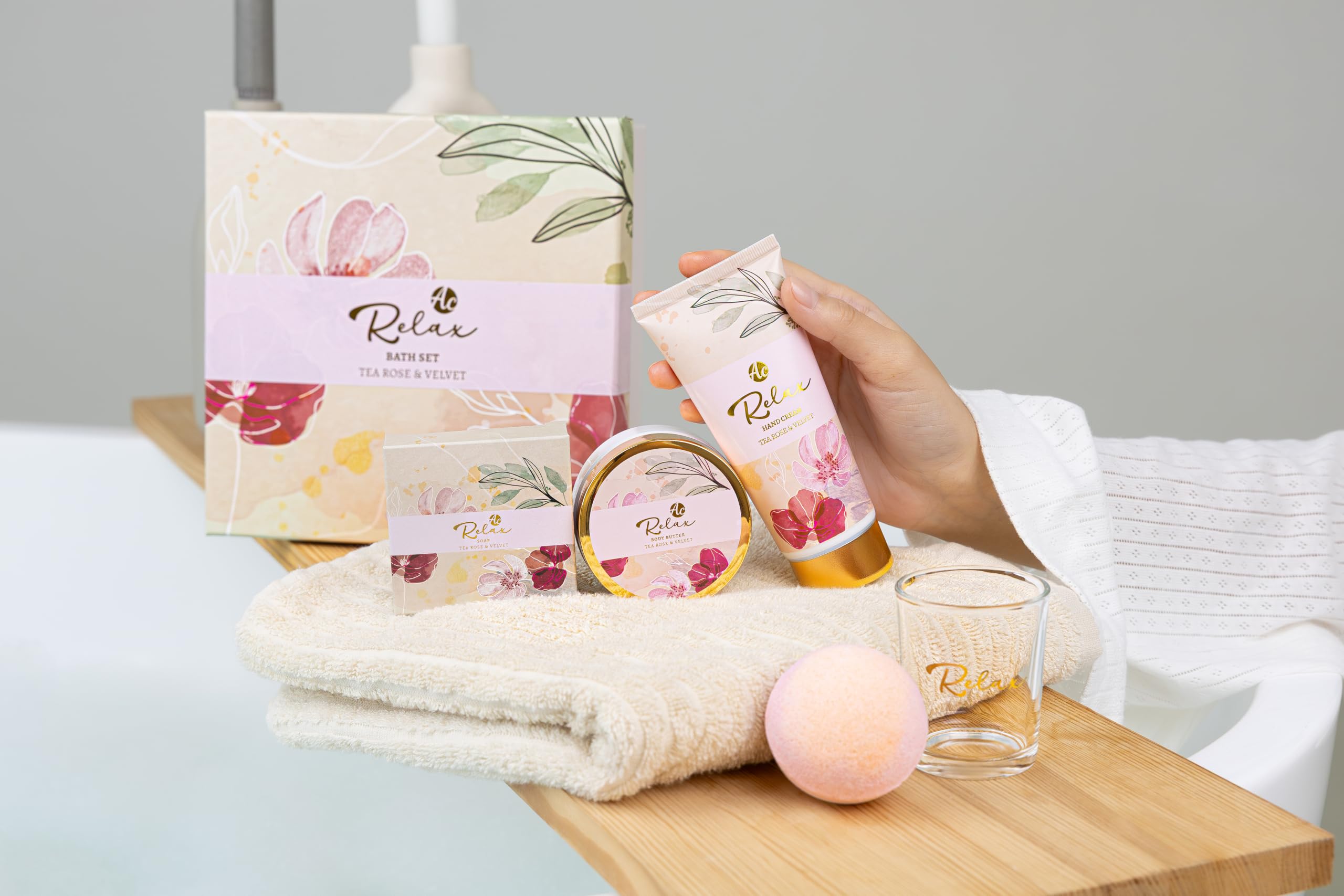 Accentra - Bath and treatment set RELAX gift box - Wellness gift kit 5 pcs for women - includes body butter, soap, hand cream, bath bomb and scented candle, scent: Tea Rose & Velvet — view 10