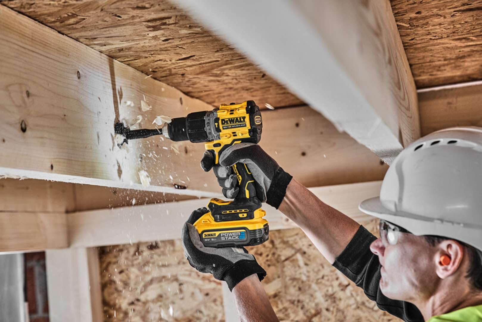 DEWALT Taladro Percutor sin escobillas XR 18V 13mm 90Nm con 2 baterías POWERSTACK Li-Ion 5Ah y maletín TSTAK per chi cerca qualità e praticità, per uso pratico e risultati affidabili, 13mm