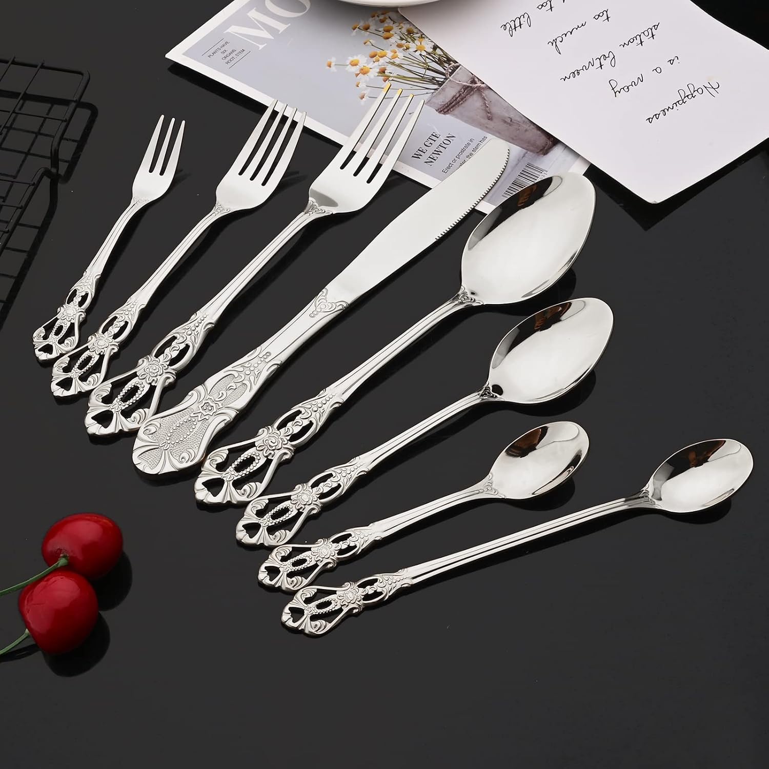 JASHII 32-piece Silver Vintage 304 Stainless Steel Flatware Silverware Set Service for 4 Royal Shiny Knives Forks Spoons Set Complete Set for Home Kitchen Wedding Bar Restaurant.