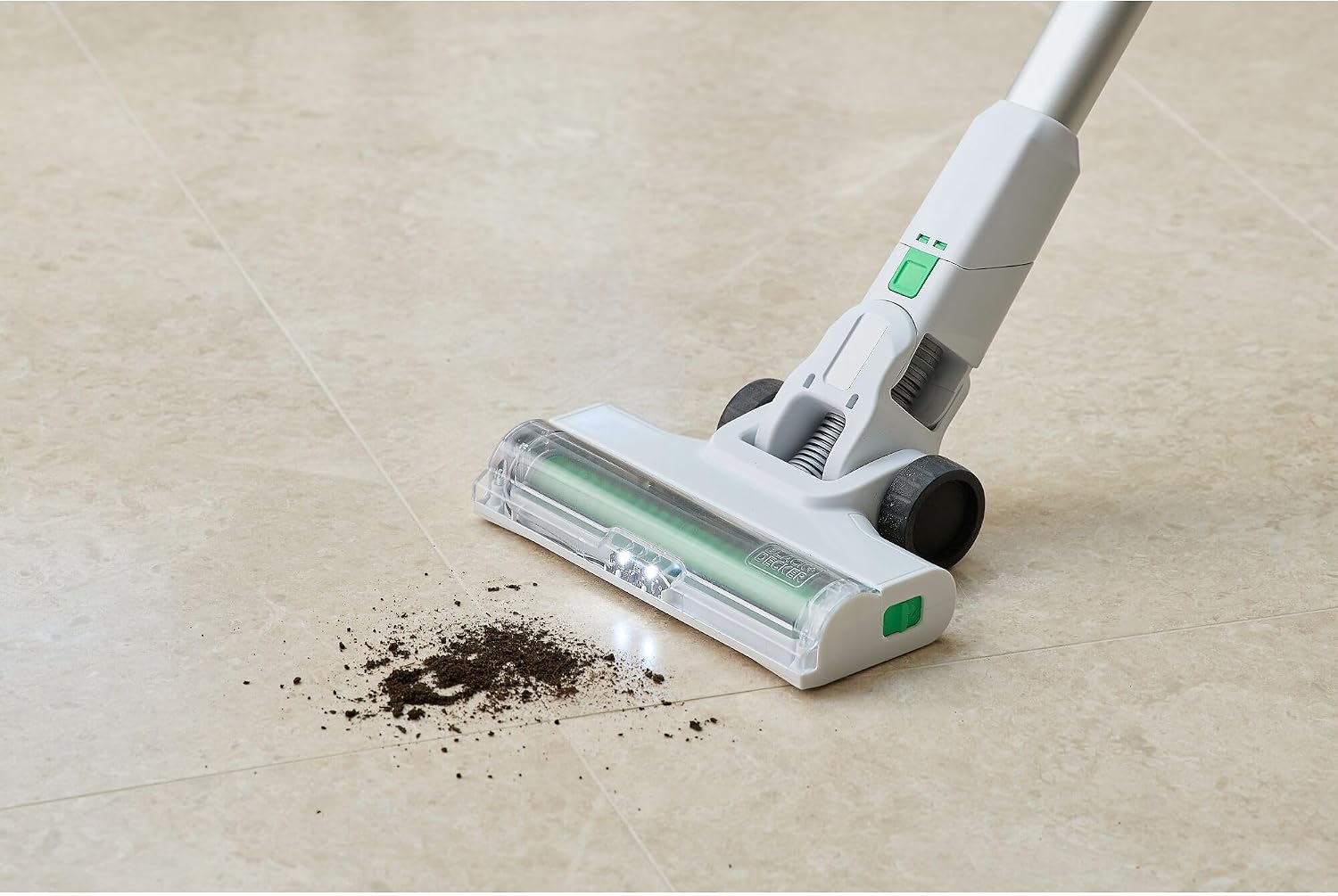 BLACK+DECKER Reviva таштанды челектин жана чыпкасынын жакындан тартылган сүрөтү