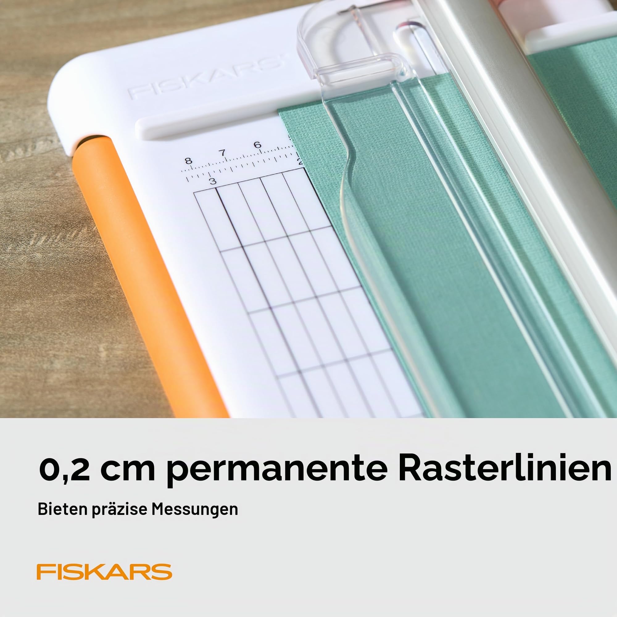 Fiskars Kompakter Rollschneider – 30,5 cm Schnittlänge – tragbare Größe mit ausziehbarem Bodendeck – selbstschärfende Klinge – Scrapbooking-Werkzeug