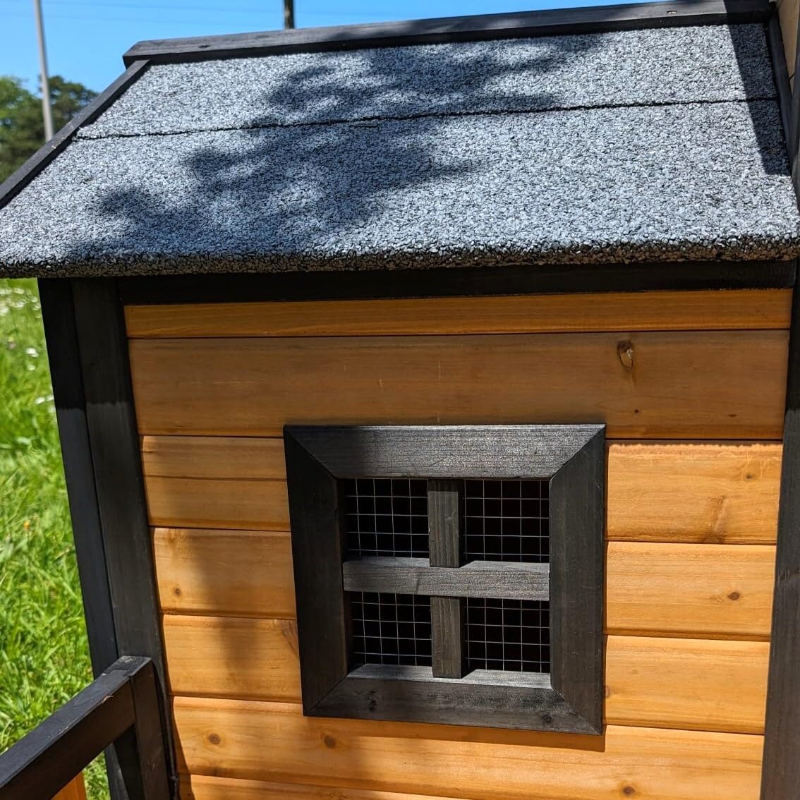 Caseta para perro Border Collie con techo de tejas abatible y terraza Tamaño L