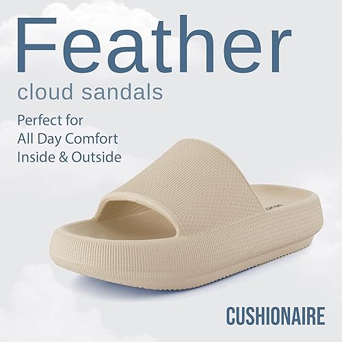 Miniatura 3 de CUSHIONAIRE Sandalias Feather de EVA para Mujeres Cómodas Pantuflas Deslizables para Mujeres, Zapatos de Ducha para Interiores y Exteriores,
