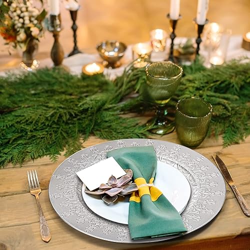 Miniatura 5 de Youeon Juego de 12 platos de carga plateados de 13 pulgadas, cargadores redondos de plástico con patrón floral, cargadores plateados para platos de