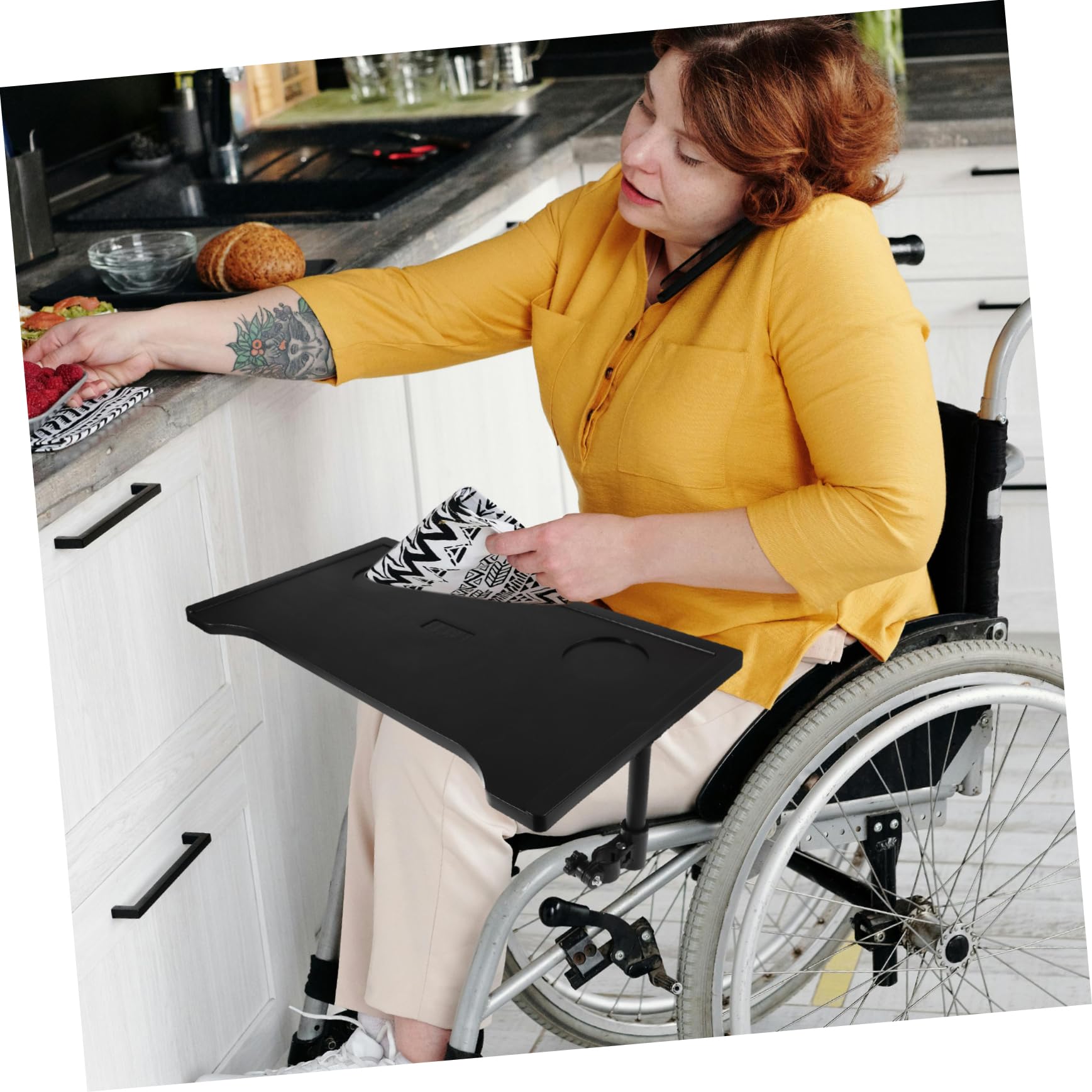 Ipetboom Mesa Plegable Comedor para Silla de Ruedas con Bandeja de Plástico Pequeña y Portavasos, Superficie Cómoda y Ligera para Uso en Comedor Interior y Exterior